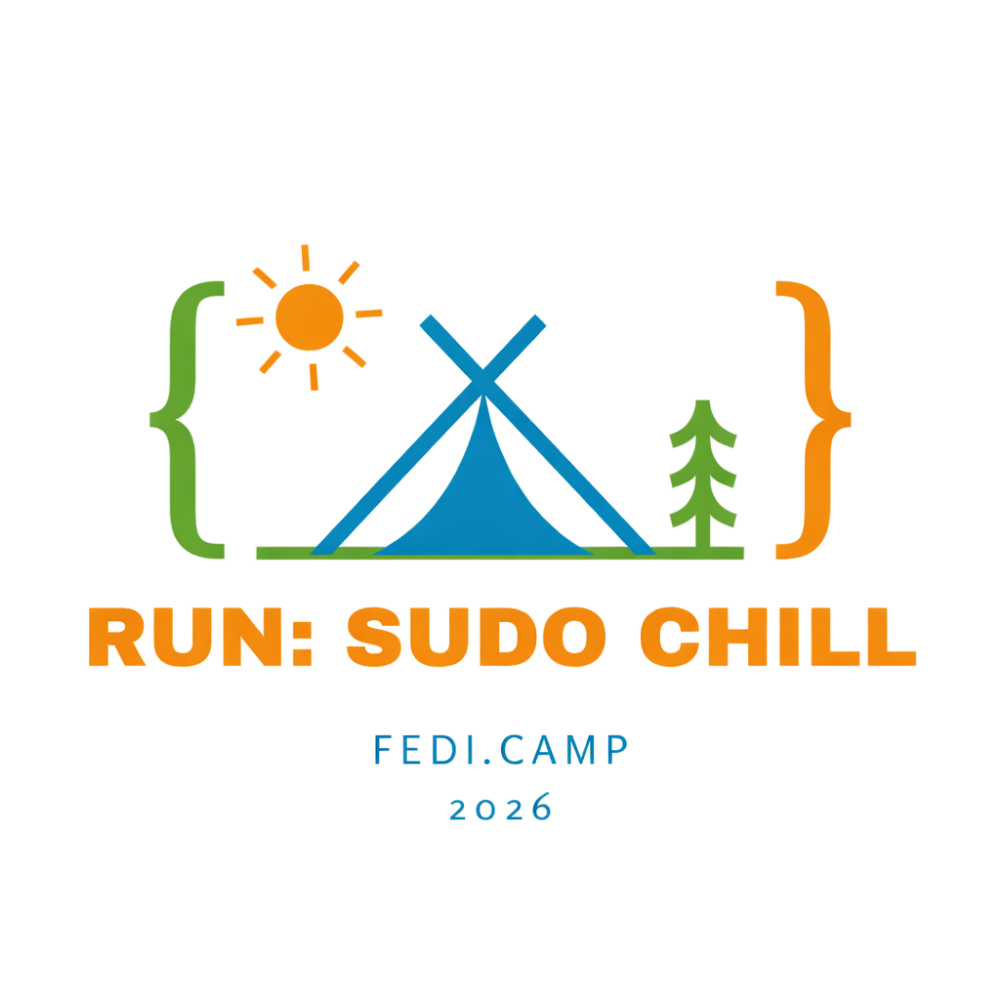 Logo für „FEDI.CAMP 2026“ auf hellem, sandfarbenem Hintergrund: In der Mitte steht ein blaues Zelt unter einer orangefarbenen Sonne mit Strahlen. Rechts neben dem Zelt steht ein grüner Nadelbaum. Links und rechts rahmen geschweifte Klammern das Motiv ein – links grün, rechts orange. Darunter steht in großen orangefarbenen Buchstaben „RUN: SUDO CHILL“. Darunter in kleinerer blauer Schrift „FEDI.CAMP 2026